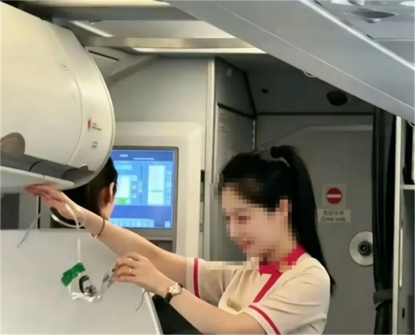 REDMI首款头戴降噪耳机明天发布：小米深空降噪、随处听现场