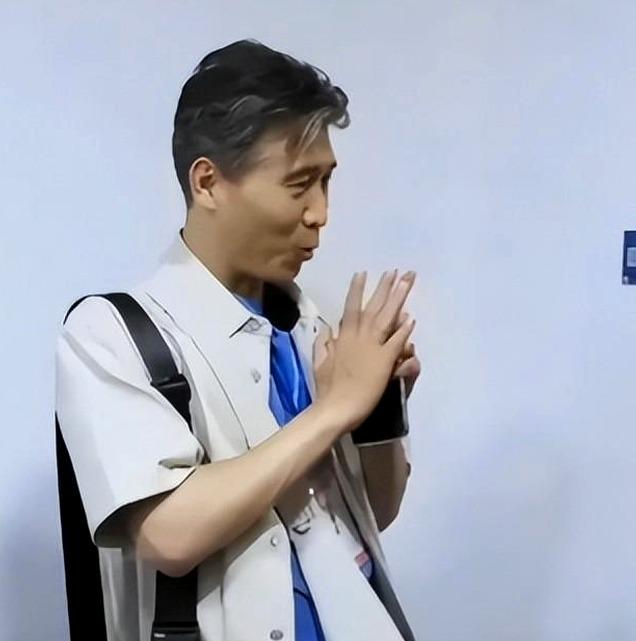 安全与效率双升级 鸿蒙版钉钉解锁Mate XT 2三折叠移动办公新范式