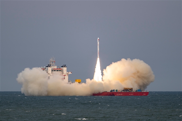前波音老将公布巨型地效飞行器概念图:飞船长793米 一次可载5万名乘客